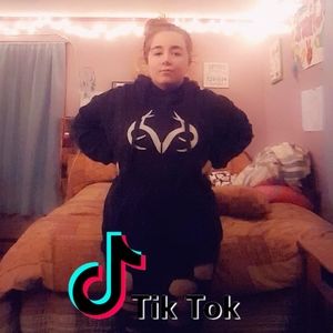 Meet your Posher, Mia